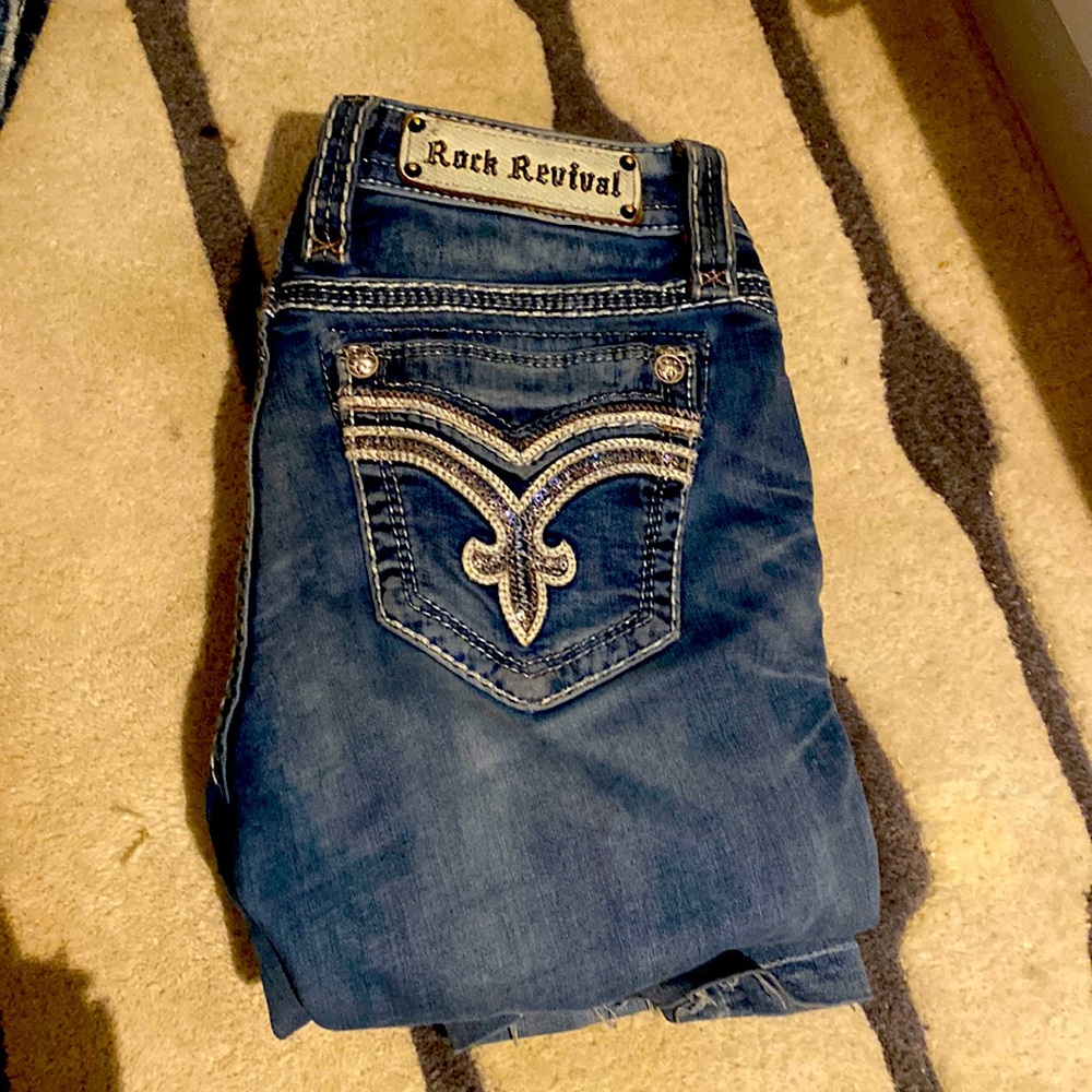 i’m selling rock revival jeans! they are size 27 in woman’s